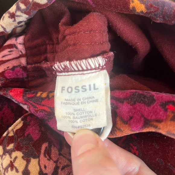 Beautiful magenta floral print velvet shorts by FOSSIL - Picture 6 of 7